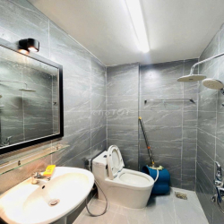 CỰC PHẨM - 35D Trần Quang Diệu P.14, Q.Phú Nhuận. DT 5x18.