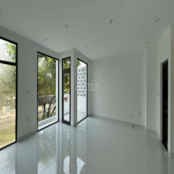 cho thuê nhà mặt tiền Nguyễn Sinh Sắc