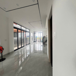ĐTL cho thuê BT 8x20,5m, đường 18 (20m), hoàn thiện NT giá 18tr/th