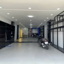 Cho thuê nhà gấp MT 639B Bà Hạt, Phường 6, Quận 10 thông ra 3.2