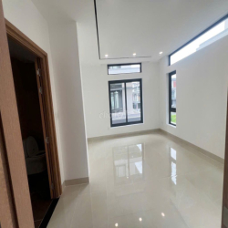 ĐTL cho thuê BT 8x20,5m, đường 18 (20m), hoàn thiện NT giá 18tr/th