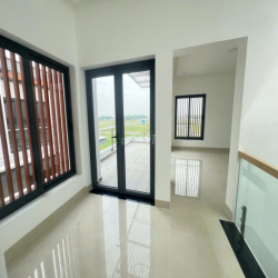 ĐTL cho thuê BT 8x20,5m, đường 18 (20m), hoàn thiện NT giá 18tr/th