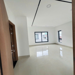 ĐTL cho thuê BT 8x20,5m, đường 18 (20m), hoàn thiện NT giá 18tr/th