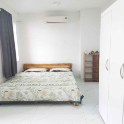 Căn hộ dịch vụ ful nội thất, ban công lớn,City Land Park Hills