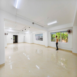 Cho thuê văn phòng tại Trường Chinh 250m2 33tr 3 thoáng full kính