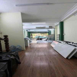 Nguyên căn mặt tiền 3/2 - quận 10 kd tự do - 2pn