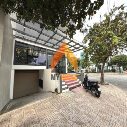 SIÊU PHẨM TRUNG TÂM Q2 TÒA VĂN PHÒNG KÍNH SÀN SUỐT 450m2 THANG MÁY