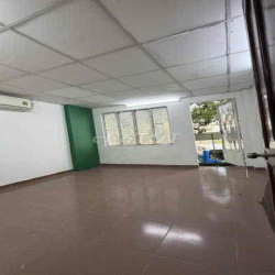 Nguyên căn mặt tiền 3/2 - quận 10 kd tự do - 2pn