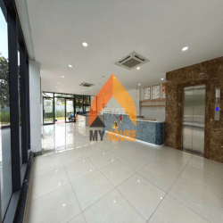 SIÊU PHẨM TRUNG TÂM Q2 TÒA VĂN PHÒNG KÍNH SÀN SUỐT 450m2 THANG MÁY