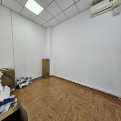 Cho thuê văn Phòng KDT VẠn PHúc city 7x20m giá 14tr nội thất như hình