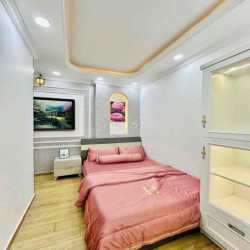 💟 Cho thuê nhà vila có san để đc 2 chiếc 🚘  mặt tiền bùi quang là p12