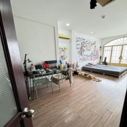 Cho Thuê Phòng Đẹp Quận Phú Nhuận (có ban công, nội thất) Ưu Tiên Nữ