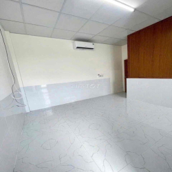 Cho thuê nhà trệt lầu 4x4m 1phòng 1máy lạnh hẻm đậu được ô tô CMT8