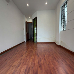 Cho thuê nhà MT 31 Đào Duy Anh, Phú Nhuận, 4 Tầng, DTSD: 360m2