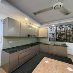 Cho thuê nhà MT 31 Đào Duy Anh, Phú Nhuận, 4 Tầng, DTSD: 360m2