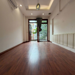 Cho thuê nhà MT 31 Đào Duy Anh, Phú Nhuận, 4 Tầng, DTSD: 360m2