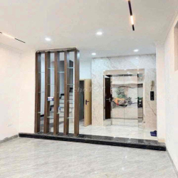 nhà đẹp ngõ ô tô  có thang máy ở và làm công ty