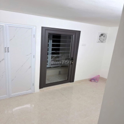 Hiếm! Chỉ 5tr- Cho thuê nhà Ngọc Lâm, 50m, Ô tô đỗ cổng, nội thất đủ