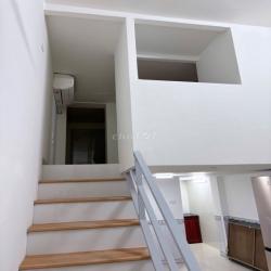 Hiếm! Chỉ 5tr- Cho thuê nhà Ngọc Lâm, 50m, Ô tô đỗ cổng, nội thất đủ