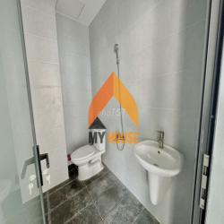 CHIẾC TOÀ VP FULL KÍNH Q2 MỚI XÂY TRỐNG SUỐT 3TẦNG