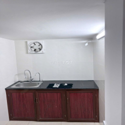 Hiếm! Chỉ 5tr- Cho thuê nhà Ngọc Lâm, 50m, Ô tô đỗ cổng, nội thất đủ