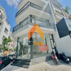 CHIẾC TOÀ VP FULL KÍNH Q2 MỚI XÂY TRỐNG SUỐT 3TẦNG