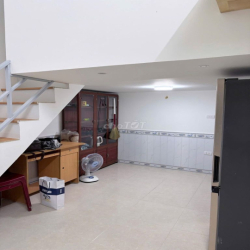 Hiếm! Chỉ 5tr- Cho thuê nhà Ngọc Lâm, 50m, Ô tô đỗ cổng, nội thất đủ