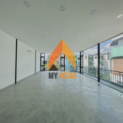 CHIẾC TOÀ VP FULL KÍNH Q2 MỚI XÂY TRỐNG SUỐT 3TẦNG