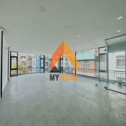 CHIẾC TOÀ VP FULL KÍNH Q2 MỚI XÂY TRỐNG SUỐT 3TẦNG