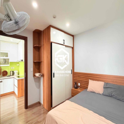 CHO THUÊ DÀI HẠN CĂN HỘ 2 PHÒNG NGỦ TẦNG CAO VIEW XÉO BIỂN TOÀ NHÀ HUD