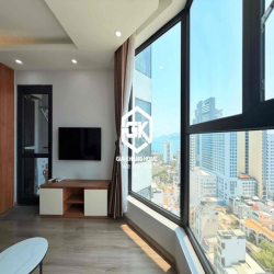CHO THUÊ DÀI HẠN CĂN HỘ 2 PHÒNG NGỦ TẦNG CAO VIEW XÉO BIỂN TOÀ NHÀ HUD