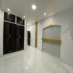 Cho thuê nhà MT 42A Hoa Sứ, P.7, Q. Phú Nhuận