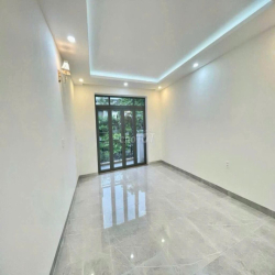 Cần cho thuê nhà MT 399B Nguyễn Đình Chiểu, Phường 5, Quận 3