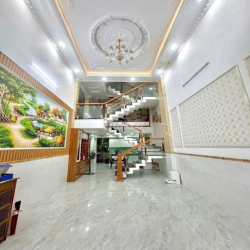 NHÀ ĐẸP NHƯ MỚI,DT4*15M,1LUNG,2LAU,5PN,HẼM NHỰA OTO ĐẬU TRONG NHÀ