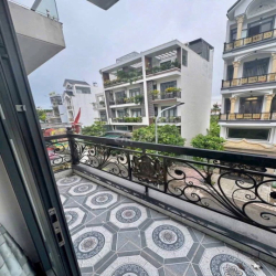 NHÀ ĐẸP NHƯ MỚI,DT4*15M,1LUNG,2LAU,5PN,HẼM NHỰA OTO ĐẬU TRONG NHÀ