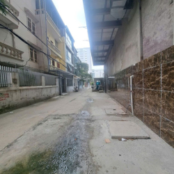 Nhà ngõ 1 phố Trần Quốc Hoàn, 55m2 x 4 tầng + sân,  giá 22 triệu/tháng