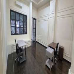 Cho thuê mặt bằng trệt nguyên sàn giá 13tr