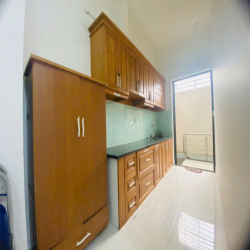 Cho thuê mặt bằng trệt nguyên sàn giá 13tr