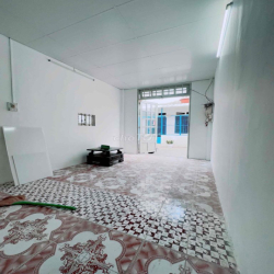 NHÀ 2PN CÁCH HẺM XE TẢI 30M