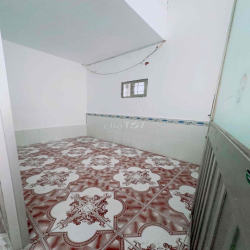 NHÀ 2PN CÁCH HẺM XE TẢI 30M