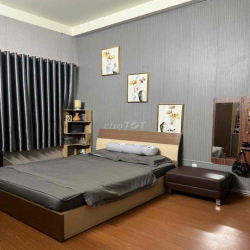 cho thê nhà 1 trệt 2 lầu 4pn hxh đường 14 Phước Bình Q9 giá 10 triệu/t