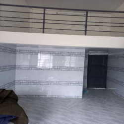 Còn phòng căn đầu, nhà mới, tách bếp, có cửa hậu