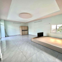 Cho Thuê Phòng Ban Công - Ngay Ngã Tư Thủ Đức - 40m2 Full Nội Thất