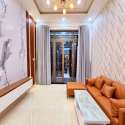 nhà 1 trệt 2 lầu 1 tum 4pn gần chợ vườn lài