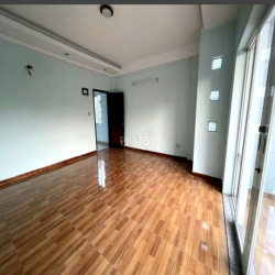 CĂN GÓC 2 MẶT TIỀN 1 TRỆT 3 LẦU, DT 5×20. ĐƯỜNG LỚN XE TẢI THÔNG