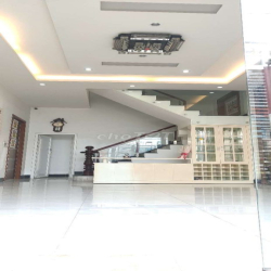 Cho thuê nhà mặt tiền Nguyễn Văn Cừ