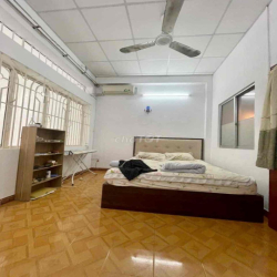 NHÀ 1TRỆT 1LẦU ( 2PN2WC - 1 BAN CÔNG - 1 P.KHÁCH - 1 BẾP ) HẺM 3 GÁC