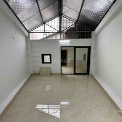 Cho thuê Nhà Hào Nam.(kinh doanh-  5 phòng ngủ).S:40m. 4T.16 tr/tháng