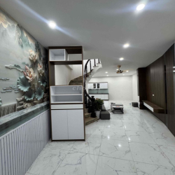 Cho thuê Nhà Hào Nam.(kinh doanh-  5 phòng ngủ).S:40m. 4T.16 tr/tháng