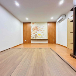 Cho thuê Nhà Hào Nam.(kinh doanh-  5 phòng ngủ).S:40m. 4T.16 tr/tháng